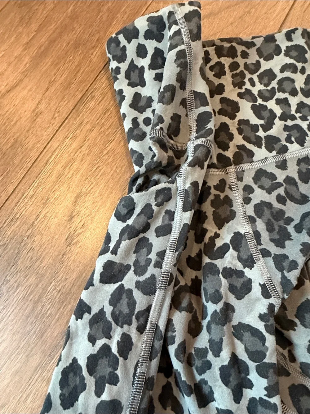 Lululemon InStill High-Rise Tight 25” ThreeD Leopard Gray Size 10 - C71-010